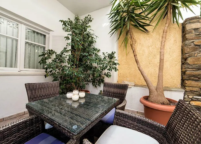 Town House For 6-16 With Ac 펜션 *