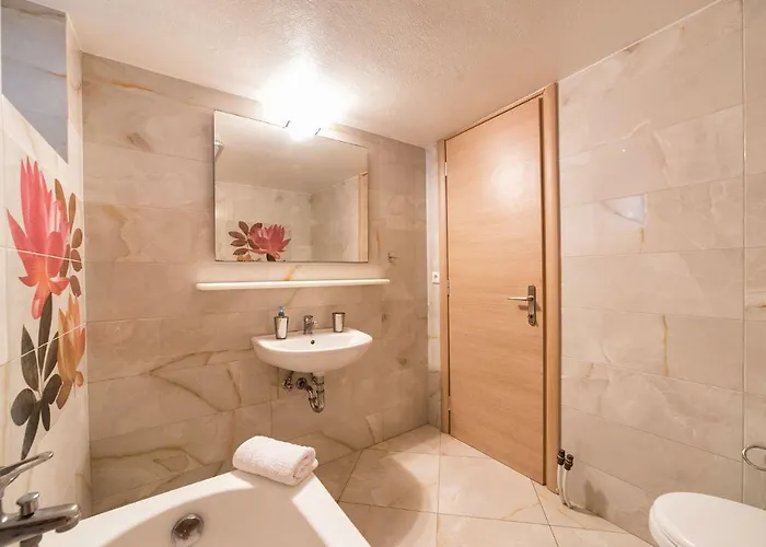 Town House For 6-16 With Ac * Páros