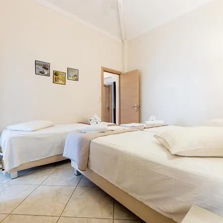 Town House For 6-16 With Ac 度假居