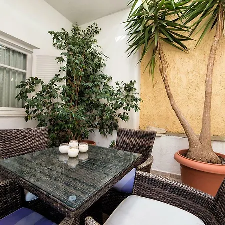 Town House For 6-16 With Ac 度假居 *