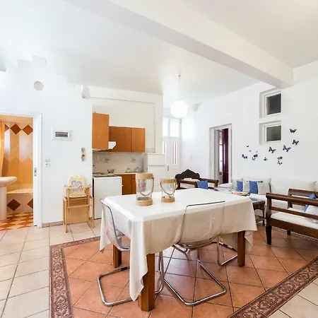 度假居 Town House For 6-16 With Ac Páros