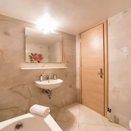 Town House For 6-16 With Ac * Páros