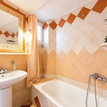 度假居 Town House For 6-16 With Ac *